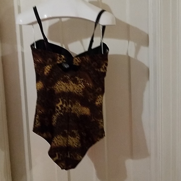 - Dr Rey leopard print sharpwear,size 40 D, - Picture 3 of 8